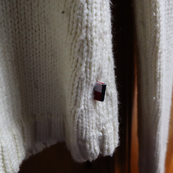 White Tommy Hilfiger Sweater 2003 - Picture 3 of 4